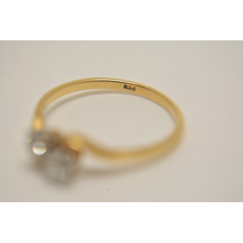 290 - 18ct yellow gold ring with two solitaire diamonds in twin set design, approx size N/O. Approx diamon... 