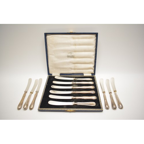 302 - Silver handled butter knives, AF