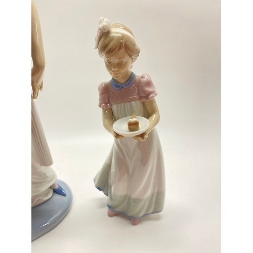 101 - Lladro large figurine Lady Grand Casino with column, height 34cms, marked on the base, issued from 1... 