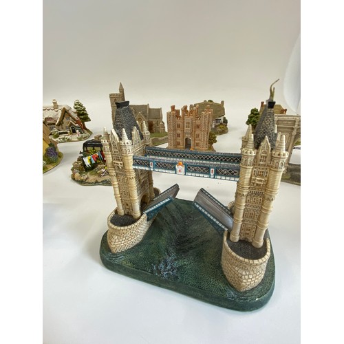 39 - x10 Lilliput Lane models to include Tower Bridge, Busmen's holiday, The Golden Jubilee, Britain Heri... 