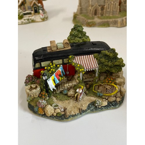 39 - x10 Lilliput Lane models to include Tower Bridge, Busmen's holiday, The Golden Jubilee, Britain Heri... 