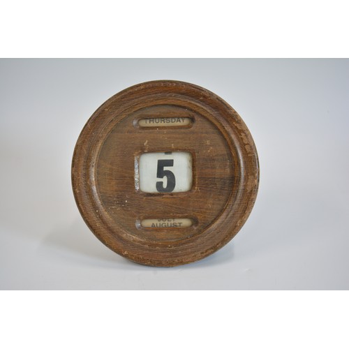 56 - VINTAGE CIRCULAR OAK PERPETUAL WALL CALENDAR