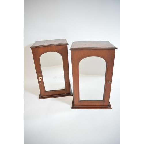 59 - A pair of mahogony cabinets with bevelled mirror to front. H45.5cm x W30cm x D23cm.