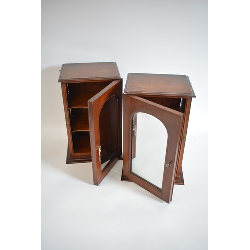 59 - A pair of mahogony cabinets with bevelled mirror to front. H45.5cm x W30cm x D23cm.