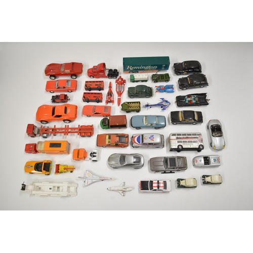 120 - Variety of mixed model diecast vehicles in  to include Dinky Toy Austin Mini Moke.