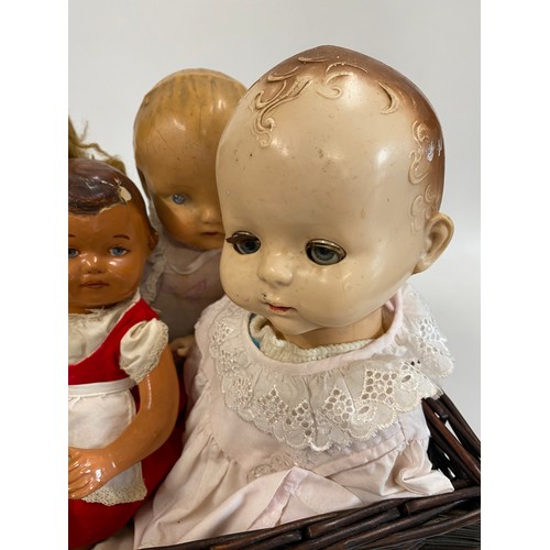 129 - Collection of vintage/retro dolls in different sizes and materials