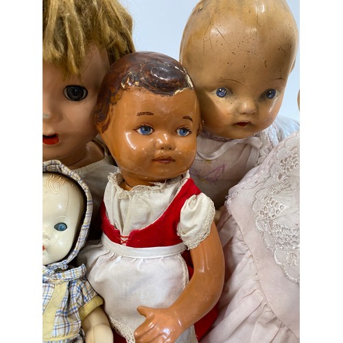 129 - Collection of vintage/retro dolls in different sizes and materials