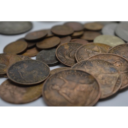 167 - Mixed British and other coinage from around the world to include some silver half crowns, Canadian 5... 