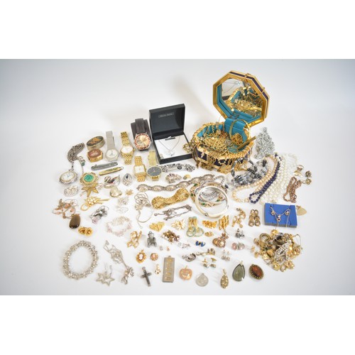 173 - Mixed costume jewellery items to include some silver items, a Swarovski Elements necklace, 18ct Gold... 