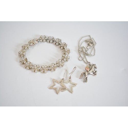 173 - Mixed costume jewellery items to include some silver items, a Swarovski Elements necklace, 18ct Gold... 