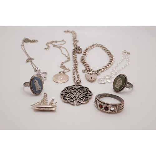 185 - Mixed silver jewellery items including rings, necklaces and bracelets.