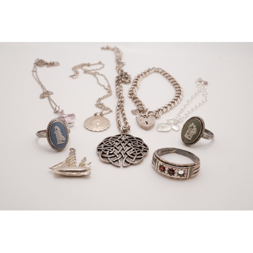 185 - Mixed silver jewellery items including rings, necklaces and bracelets.