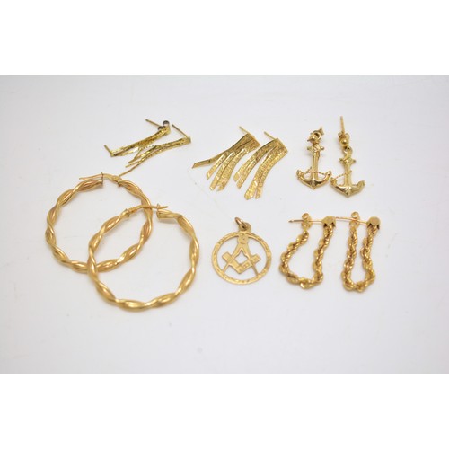 196 - Group of earrings and necklace pendant, some of which are 9ct yellow gold. AF Gross weight minimum 6... 