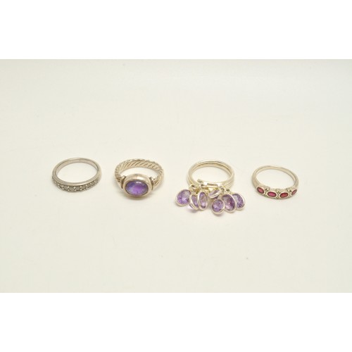 104 - Group of silver rings, some of which are amethyst, size approx N/O, x4 items.