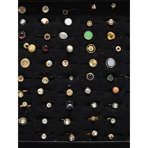 117 - Mixed buttons and studs