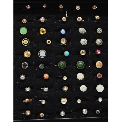 117 - Mixed buttons and studs