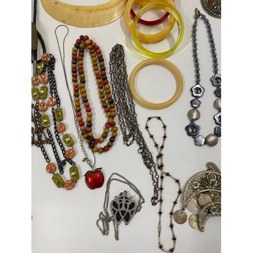 129 - Costume jewellery consisting of some  beaded necklaces, various bangles, rings etc.