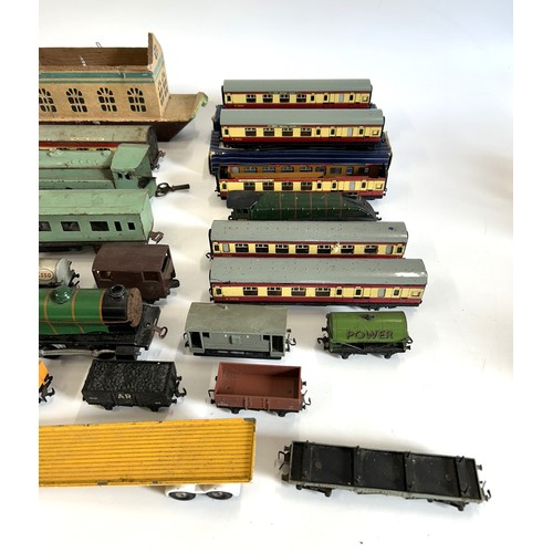 244 - A quantity of loose train items o gauge clockwork train with coach, oo gauge wagons including Hornby... 