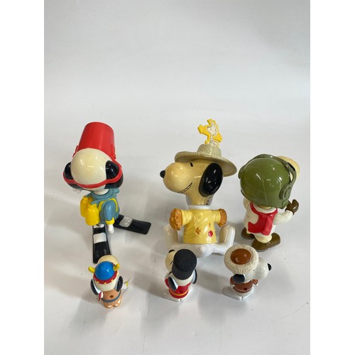 245 - Snoopy models in various sizes, plus egg cup