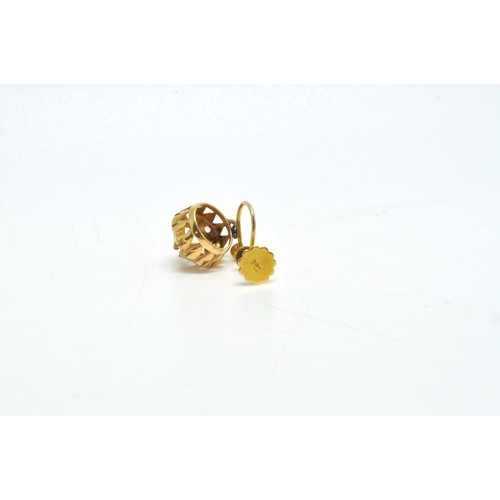 89 - Pair of screw back earrings stamped 9ct, AF.