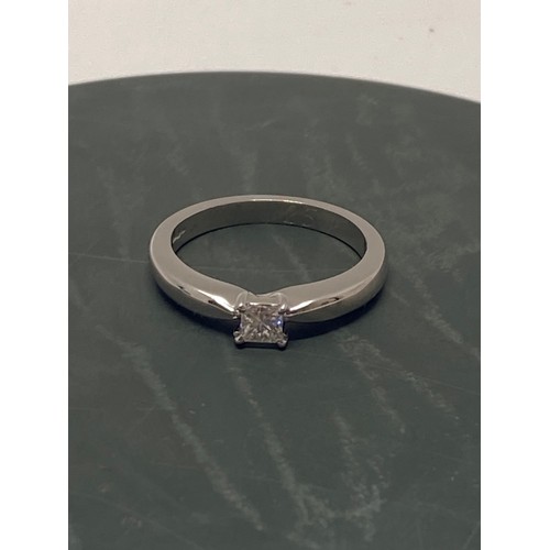 91 - 18ct white gold princess cut diamond stone ring, marked .25carat, 750 hallmarked London. Size M/N.