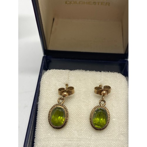 88 - x3 pairs of 9ct yellow gold earrings with semi precious stones; Amber, Pearl and possibly Peridot.