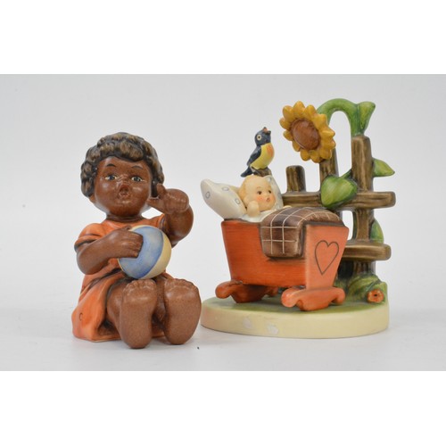 23 - A large group of Goebel Hummel items to include 'The Florist', 'The Globe', 'Sunny Morning', 'Circus... 