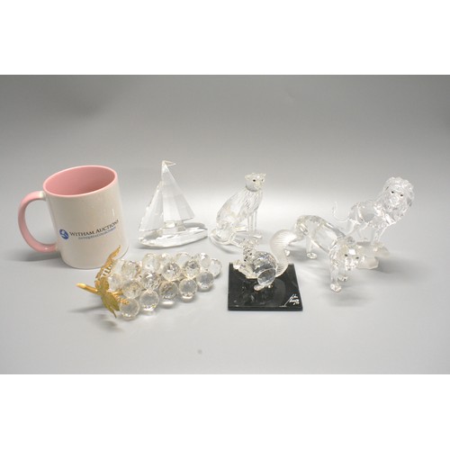 37 - An assortment of Swarovski crystal ornaments, to include 10th anniversary 1997 squirrel on designer ... 