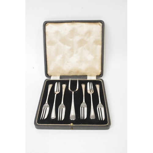 67 - Boxed plateware consisting cake fork set, Cheese labels by Silea, cake and spoon set marked Chester ... 