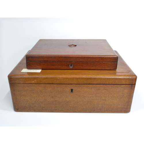 70 - Walker & Hall oak box containing   vintage 3 layer plated canteen of cutlery together with a plated ... 