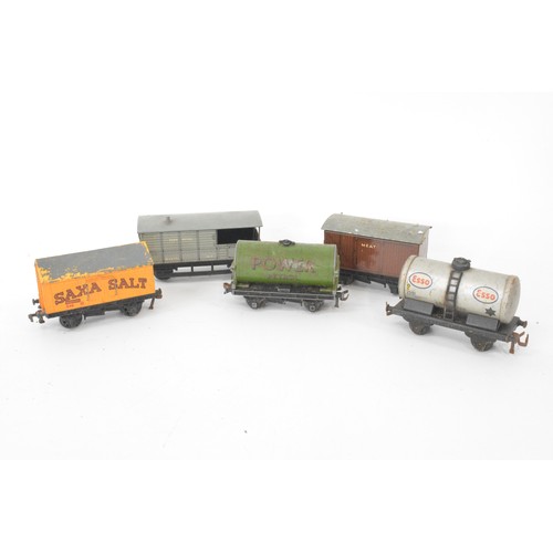 172 - Dublo items to include a collection or rolling stock, track, crossings, Clyde model dockyard tunnel ... 