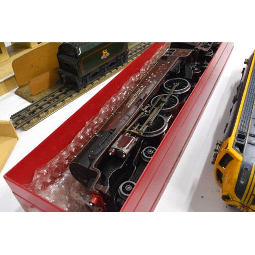 174 - Hornby Dublo items to include 'Duchess of Montrose',  'Duchess of Atholl' tin plate coaches and tria... 