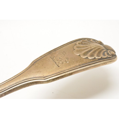 285 - Georgian Silver fiddle thread shell design Fish Slice, hallmarked London 1837, approx weight 182g