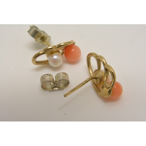 300 - Vintage jewellery consisting  pearl/coral earrings hallmarked 375 to stem, gold tone chunky necklace... 