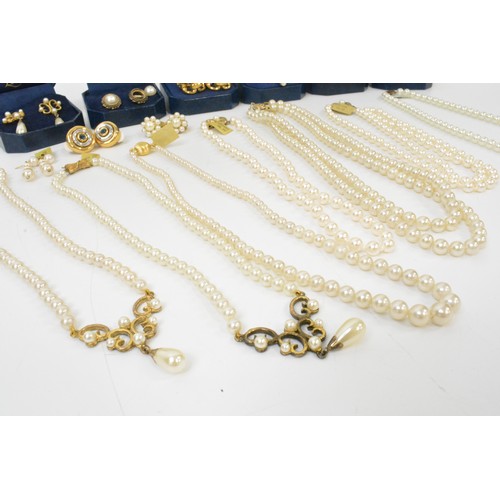 306 - A large quantity of Lotus Pearl jewellery to include necklaces, bracelets, earrings, pin brooch etc.... 