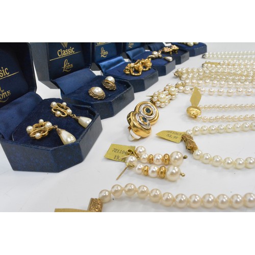 306 - A large quantity of Lotus Pearl jewellery to include necklaces, bracelets, earrings, pin brooch etc.... 