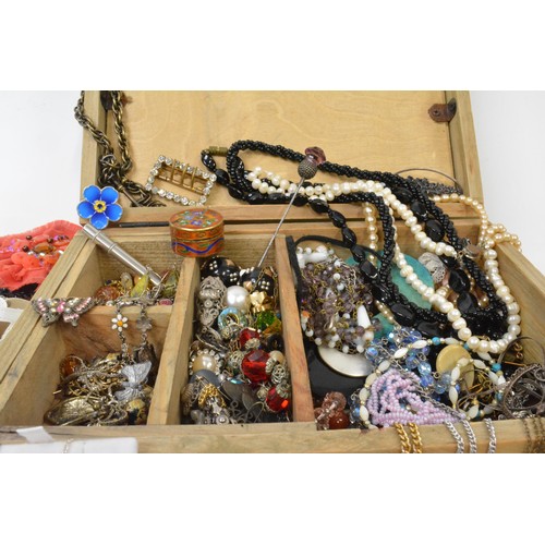 308 - Mixed vintage items to include purses, buckles, necklaces, watches, spectacles and other items.