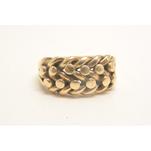 336 - 9ct yellow gold (Keepers) ring with an interwoven pattern, size N marked 375, approx 6.3grams