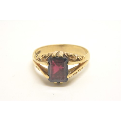 340 - A ladies gold dress ring with a square Garnet stone marked 375 size T-U weight 4.8grams