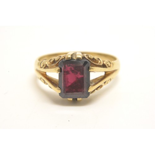 340 - A ladies gold dress ring with a square Garnet stone marked 375 size T-U weight 4.8grams