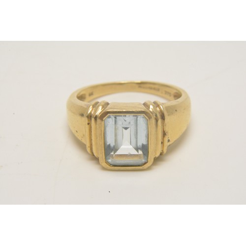 351 - 9ct yellow gold ring with raised galleried design to mount. size, gross weight approx 5g.