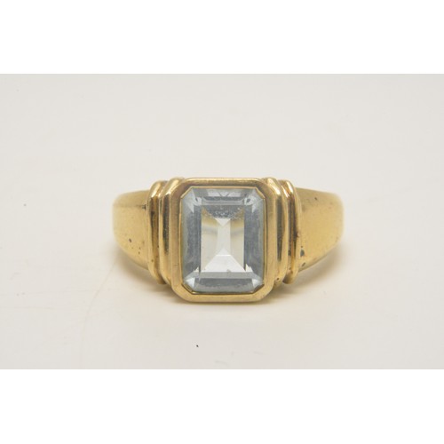 351 - 9ct yellow gold ring with raised galleried design to mount. size, gross weight approx 5g.