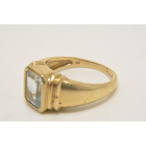 351 - 9ct yellow gold ring with raised galleried design to mount. size, gross weight approx 5g.