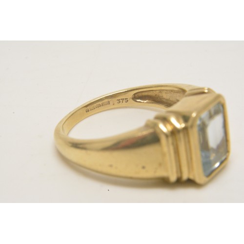 351 - 9ct yellow gold ring with raised galleried design to mount. size, gross weight approx 5g.