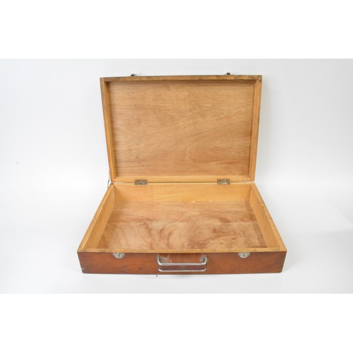 118 - A large quantity of mixed vintage boxes and retro cases in various sizes. AF