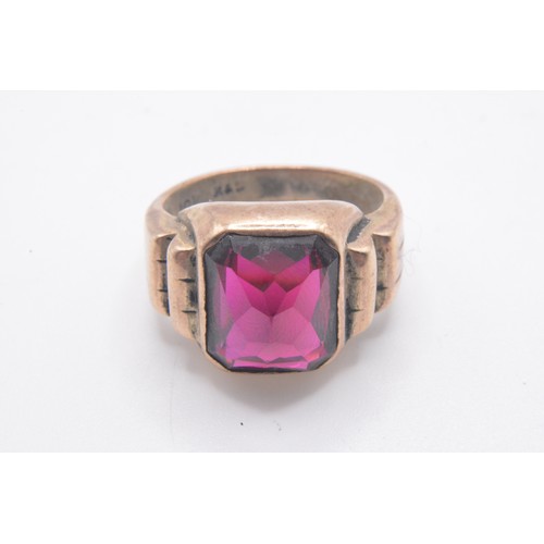 320 - Gold ring stamped 10k R&S with raised gallery design, red faceted stone, approx size M/N. approx gro... 