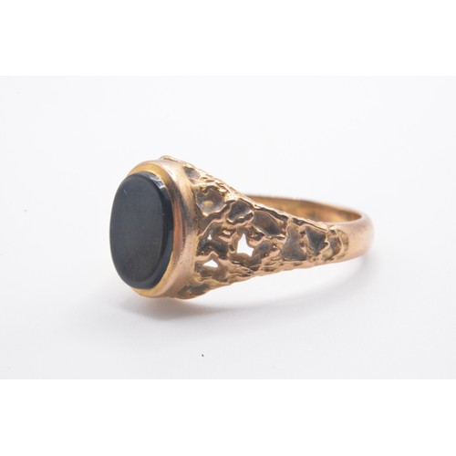 321 - x2 gent's gold/black rings, both marked 375/9ct. sizes T and P approx gross weight 8.75g