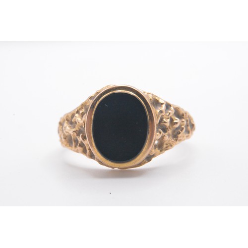 321 - x2 gent's gold/black rings, both marked 375/9ct. sizes T and P approx gross weight 8.75g