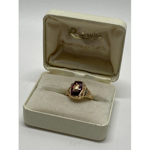 326 - 10ct gold  Herff Jones collegette ring, approx size size i, approx weight 3.4g.