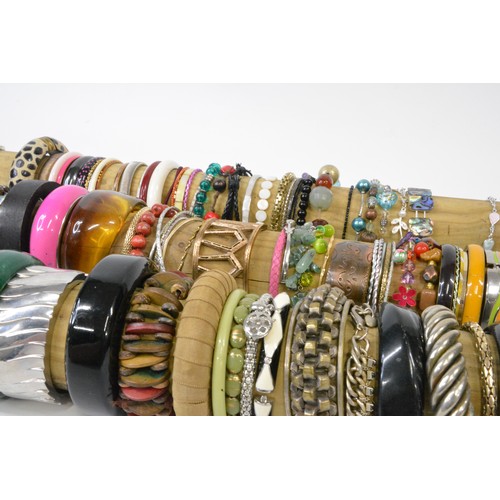 330 - Costume Jewellery collection of  bracelets in  various colours and designs and in excess of 120, [st... 